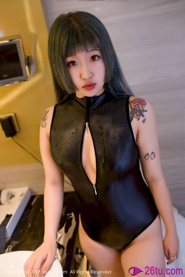 扒开美女衣服挠痒痒全身